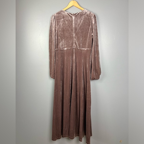 Baltic Born NWT Adelita Velvet Maxi Dress | Size Large - Picture 5 of 10